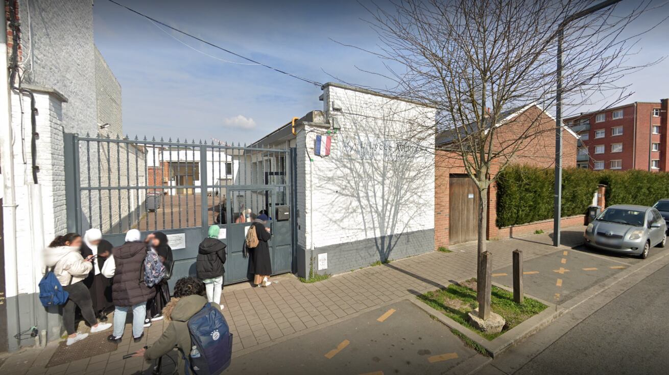 Francia, stretta sulle scuole islamiche: stop ai fondi per i licei musulmani
