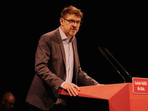 Violenza politica in Germania: aggredito un eurodeputato socialdemocratico