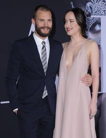 Dakota Johnson senza reggiseno per "50 Sfumature di Nero" 24