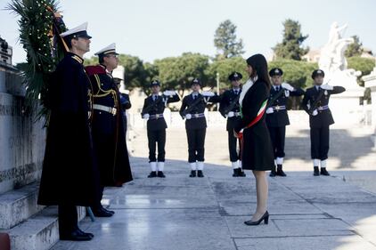 Virginia Raggi all'altare della Patria 5