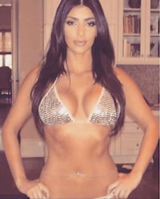 Kim Kardashian, shooting nuda nel deserto 19