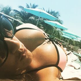 Claudia Romani: lato b in mostra in spiaggia 19