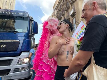 Uomini vestiti da cani, utero in affitto e maternità surrogata. Ecco il Gay Pride di Palermo 23