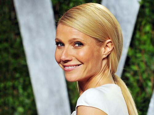 Gwyneth Paltrow nuda nel fango: “Così curo le malattie”