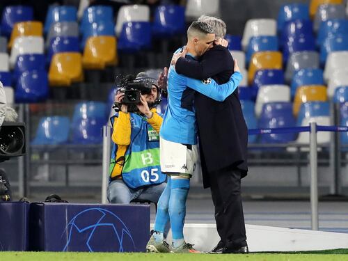 Napoli, i giocatori salutano Ancelotti. La figlia Katia: "A testa alta"