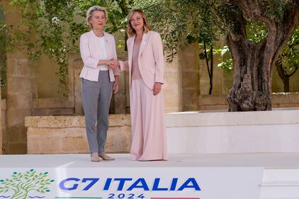 Giorgia Meloni accoglie i leader del G7 1