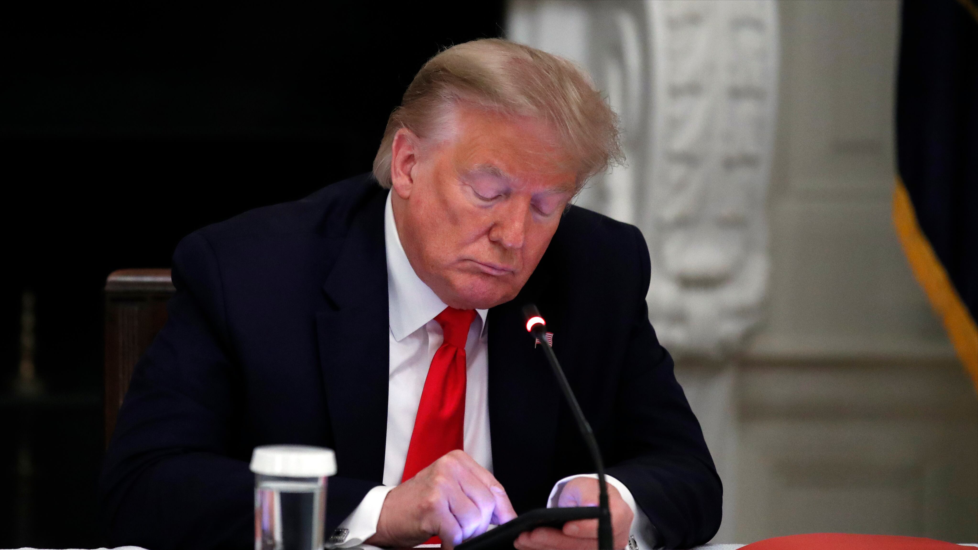 Trump lancia il suo social: "Truth" costerà 875 milioni