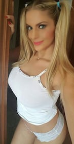 Francesca Cipriani, sexy scollatura 17