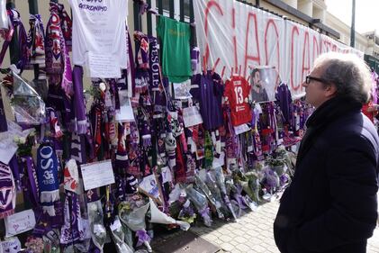 L'ultimo saluto ad Astori: i tifosi della Fiorentina in massa a Coverciano 6