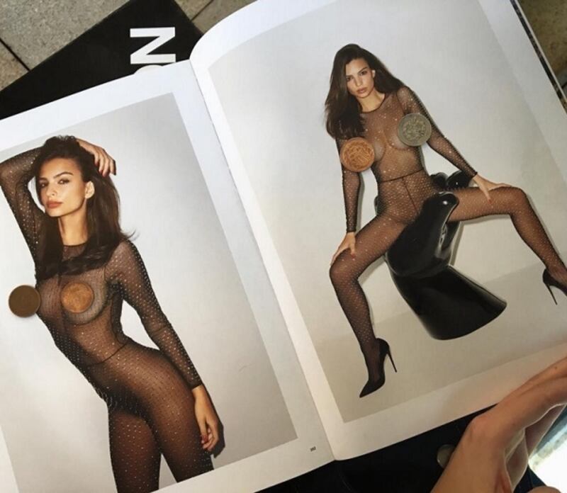 Emily Ratajkowski, seflie nudo allo specchio come Kim Kardashian: foto 15