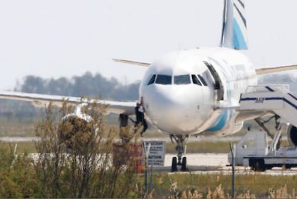La fuga degli ostaggi dall'Airbus 4