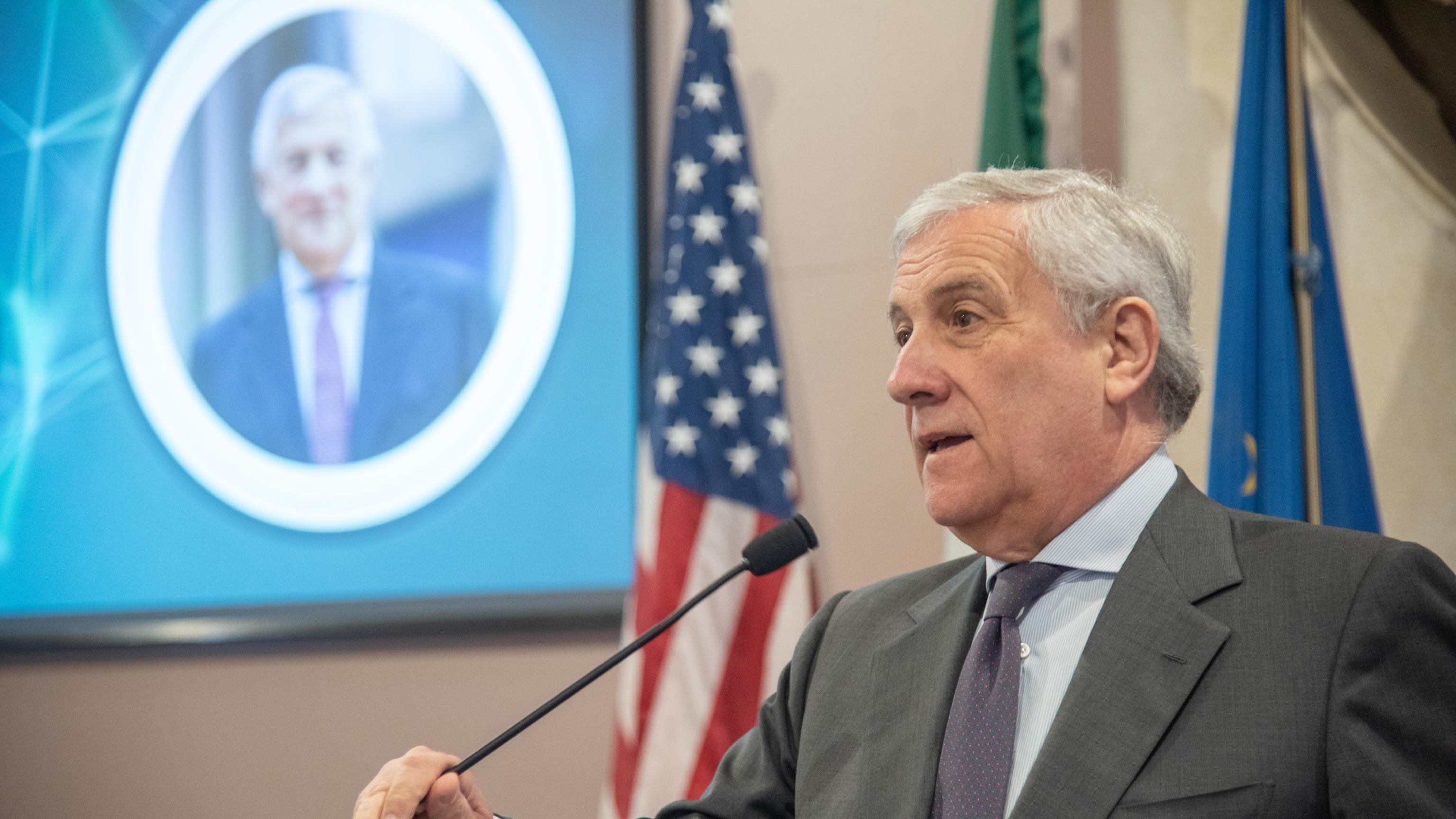 Forza Italia in conclave: "Stiamo dettando l'agenda anche al Ppe"