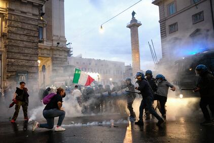 Roma, presidio davanti alla sede della CGIL di Corso d'Italia 10
