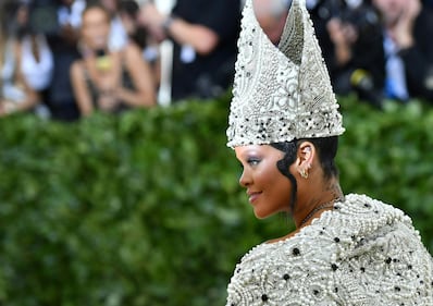 Met Gala 18: Rihanna con la mitra e Madonna con la veletta 9