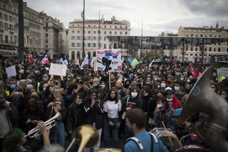 Manifestazioni e incidenti in Francia: le immagini delle proteste 6