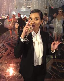 Kim Kardashian e sorelle festeggiano i 60 anni della mamma 11