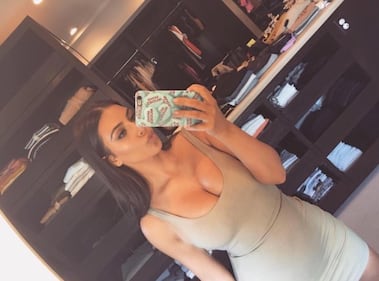 Kim Kardashian, vitino di vespa su Instagram 6
