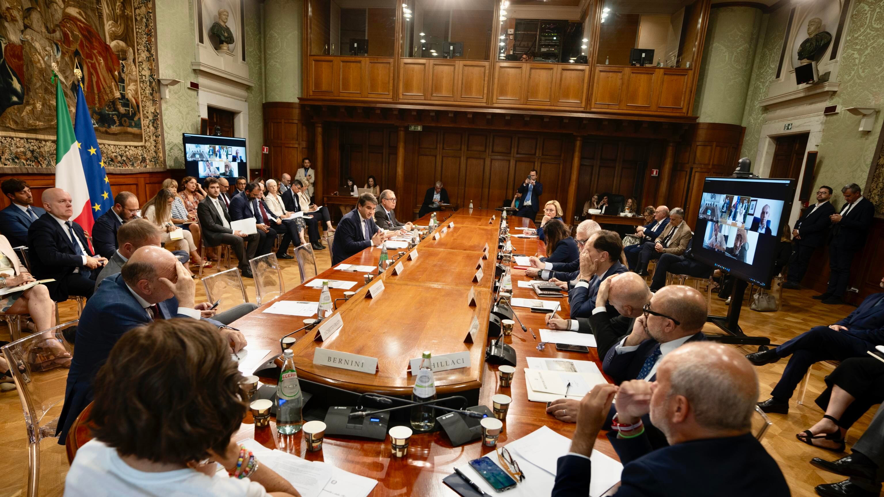 Via il tetto agli stipendi per i manager del Ponte Droga, aiuti dall'8 per mille