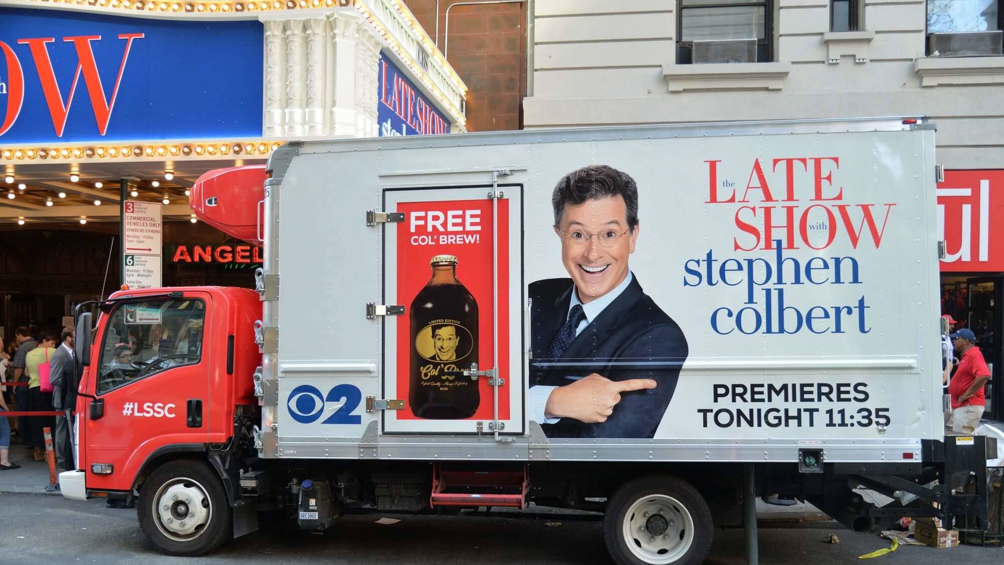 Colbert debutta in tv nel dopo Letterman. Ospiti Clooney e Jeb Bush
