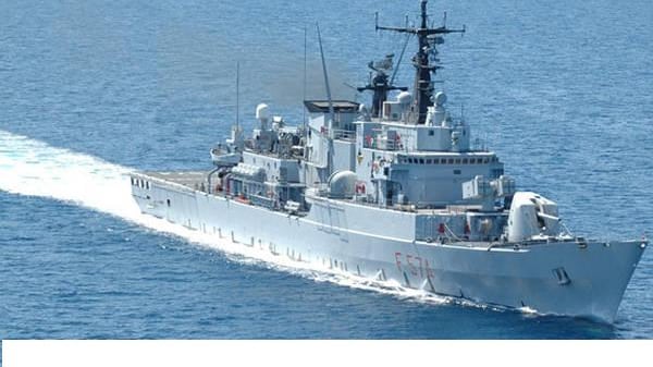 Marina Militare, il giallo degli spari al barcone degli scafisti