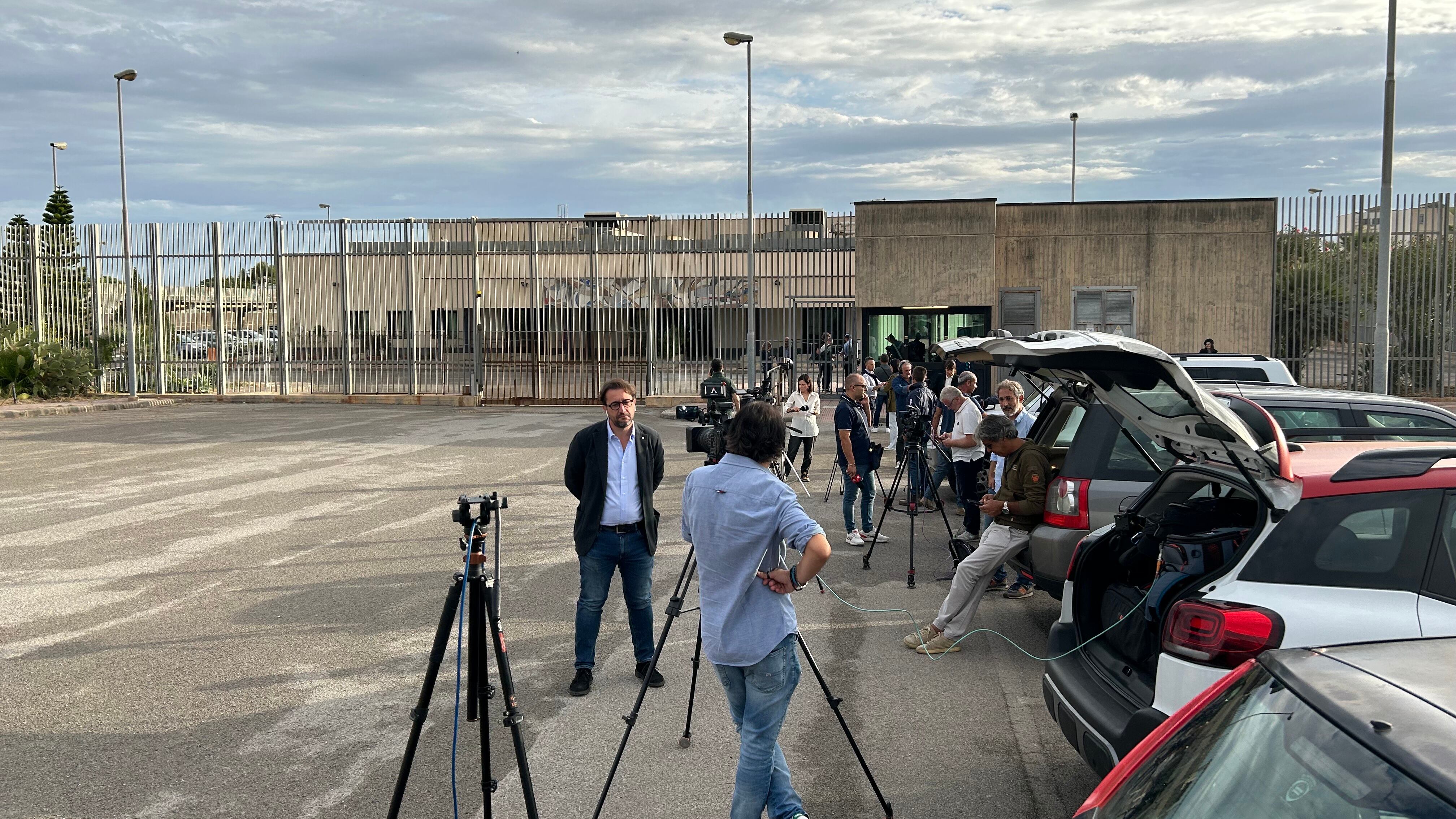 Dalla magistratura un messaggio preciso: il processo a Salvini è politico