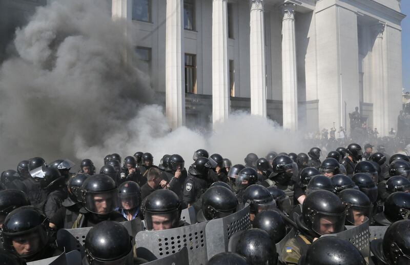 Gli scontri davanti al Parlamento di Kiev 17