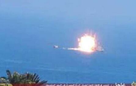 La nave egiziana colpita con un missile dell'Isis 2
