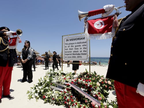 Misure più dure contro i terroristi. Tunisi approva la contestata norma