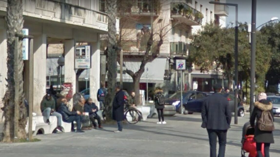 Pescara, così un 13enne è stato pestato a sangue sotto gli occhi della folla