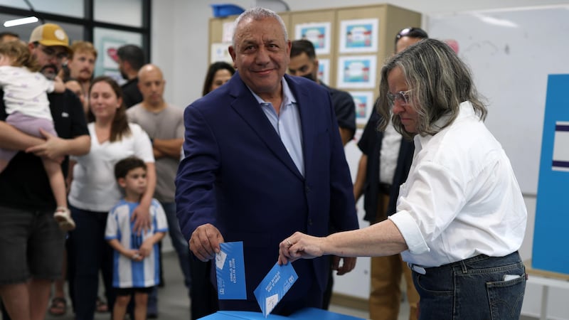 Chi è Gadi Eisenkot, l’ex generale che sfida Netanyahu: ha perso un figlio e due nipoti nella guerra a Gaza
