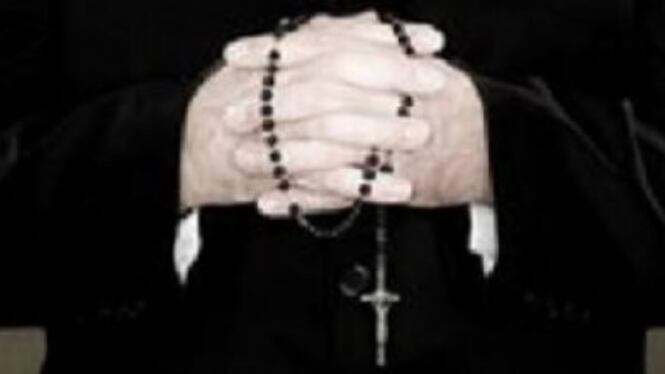 Ex sacerdote pedofilo ucciso con un crocifisso