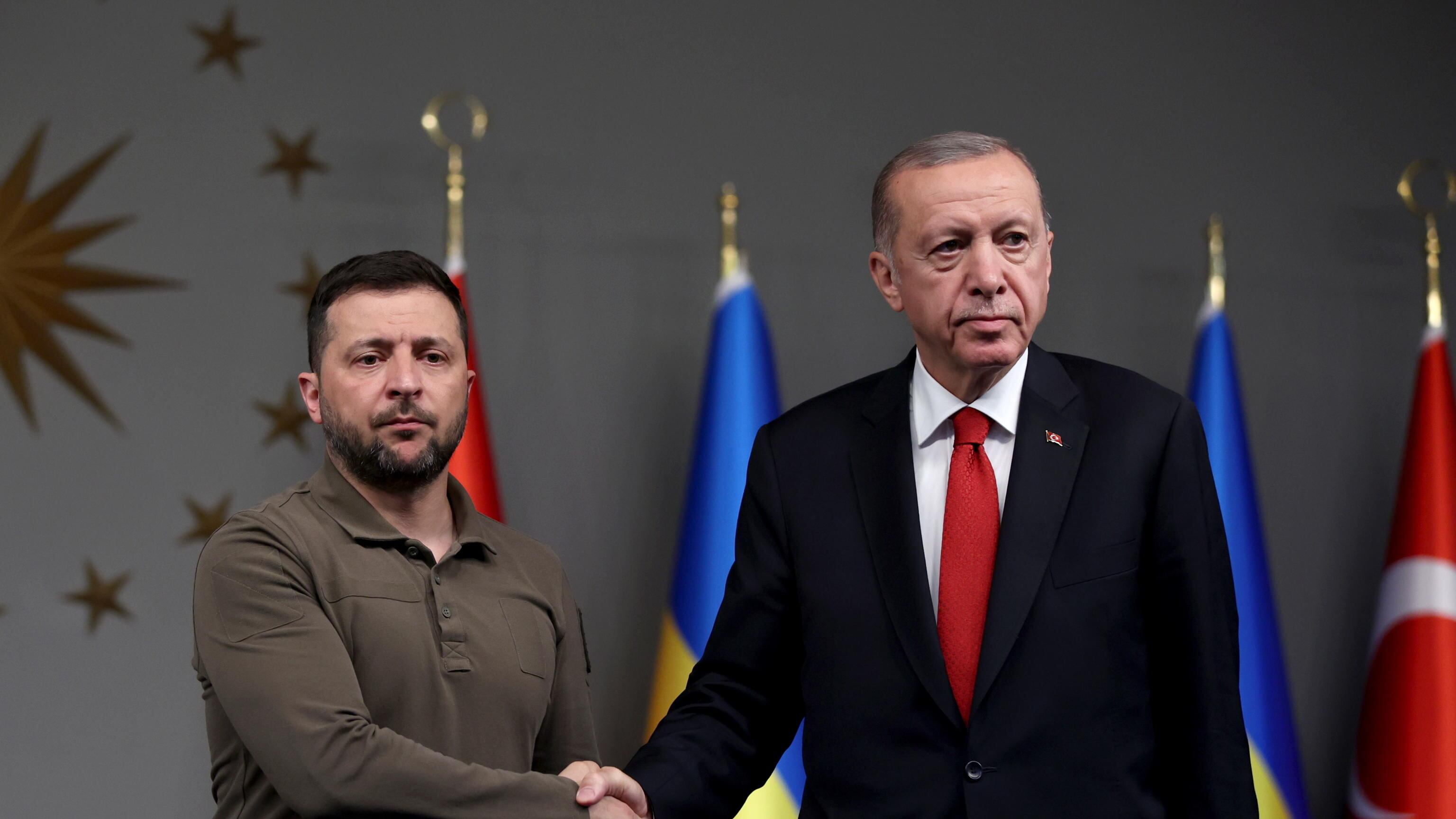 Rebus Ucraina, Usa e Germania frenano. La "sorpresa" della svolta di Ankara