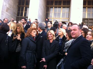 I parlamentari Pdl protestano davanti al Tribunale di Milano 6