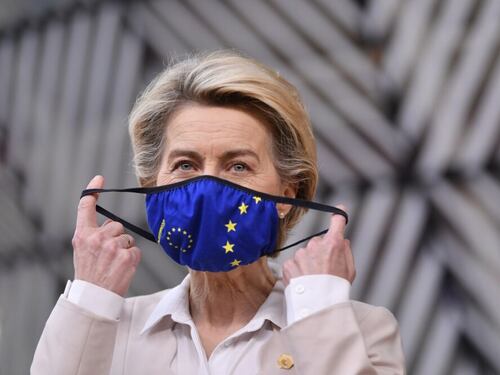 Il nuovo colonialismo delle fiale. L'Europa rincorre Cina e Russia