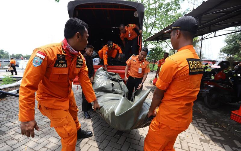 Indonesia, aereo cade in mare: 188 persone sono morte 5