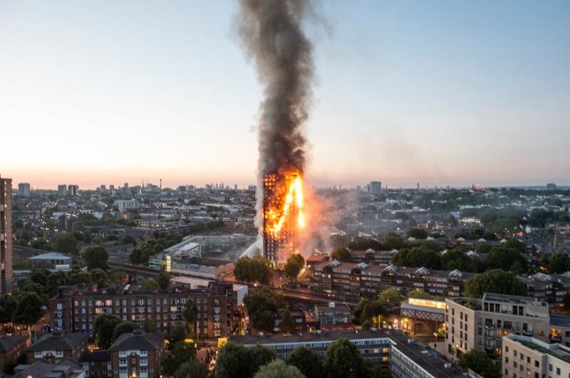 Grattacielo in fiamme a Londra 1