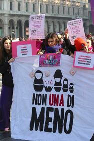 A Milano contro la violenza delle donne: Flash Mob in piazza Duomo 2