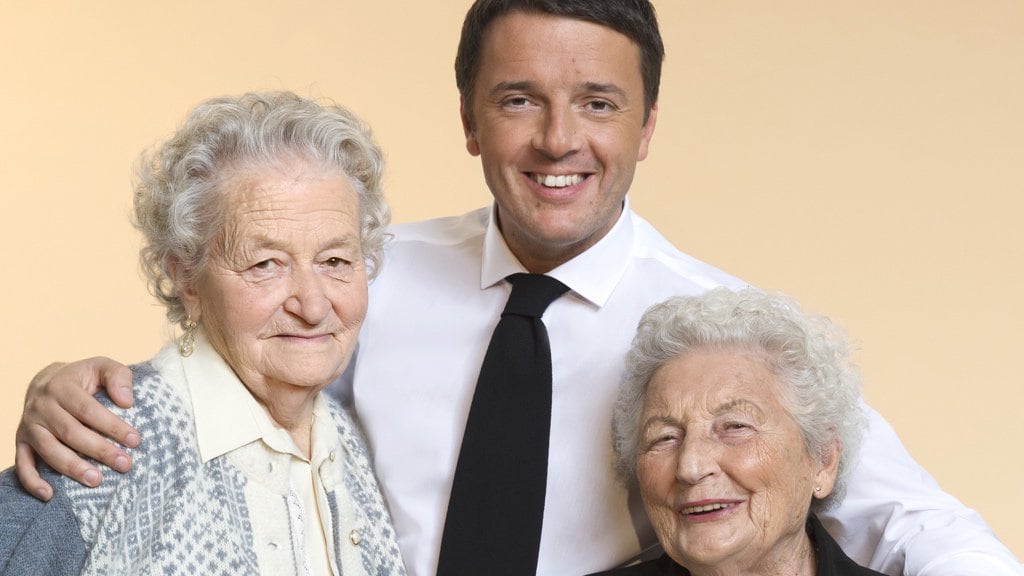 Renzi va al contrattacco: "Lasciate stare la nonna". I veleni di Napolitano