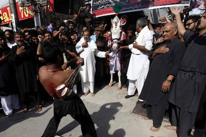 Gli sciiti del Pakistan commemorano l'Ashura 19