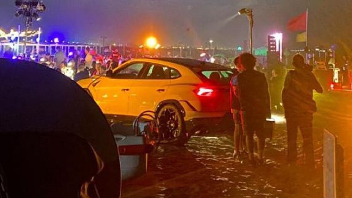 "Festa mai autorizzata". L'ira del sindaco di Forte dei Marmi per il party dei vip