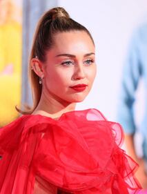 Miley Cyrus e altre star alla prima di "Non è romantico?" 10