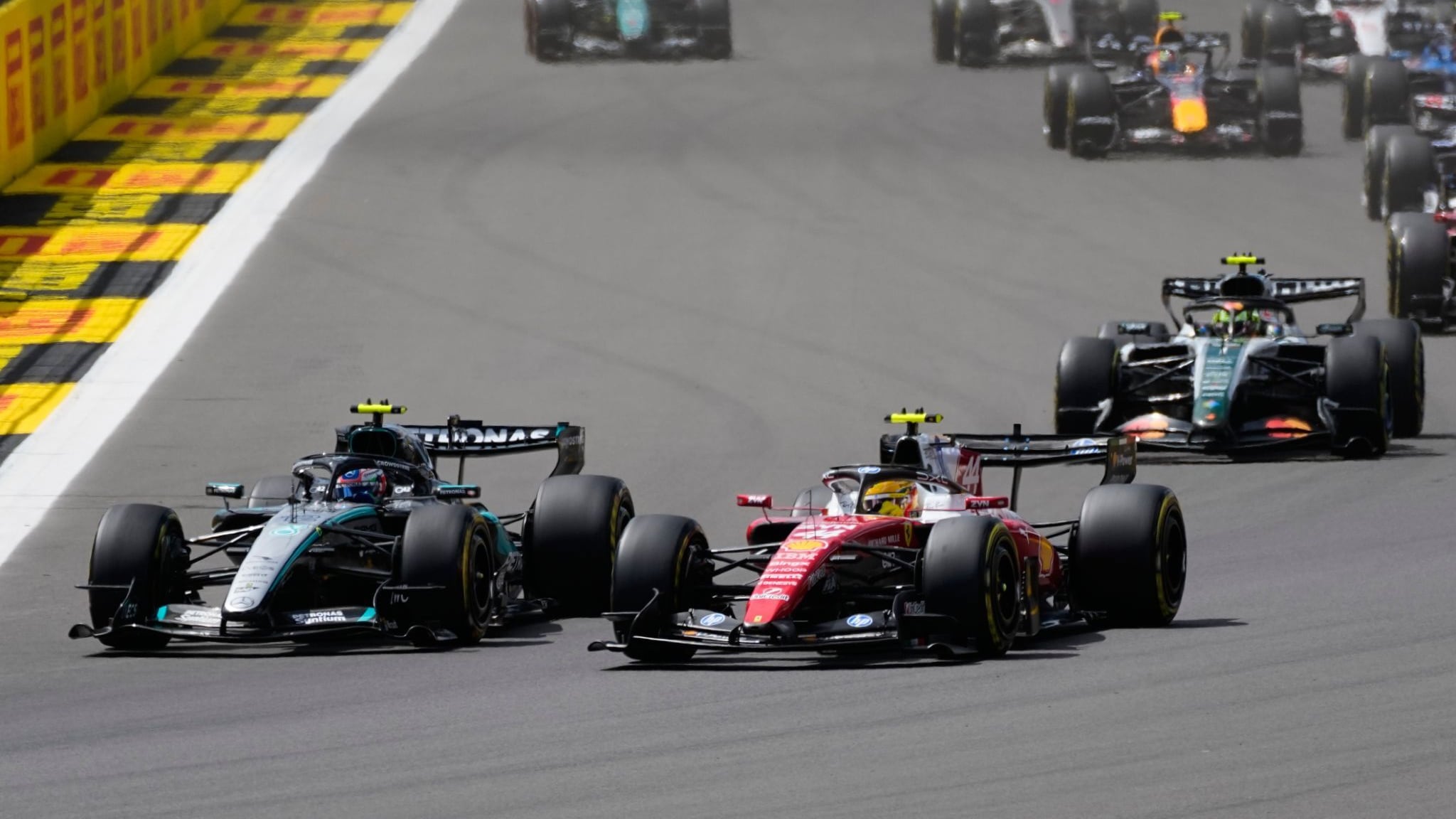 F1, Antonelli batte Hamilton nella sprint di Silverstone. Leclerc solo 5°