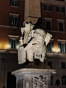 Danneggiato l'elefantino del Bernini a Roma: le foto 2