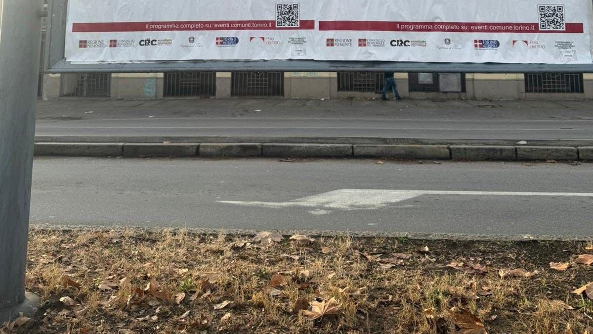 Svastiche a Torino nel Giorno della Memoria. La sparata di Avs: "Colpa della criminalizzazione dell’antifascismo"