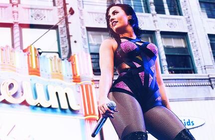 Demi Lovato tutta nuda senza Photoshop 18