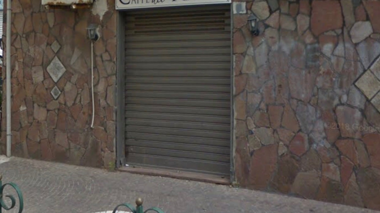 Bomba carta esplode nella notte contro un bar a San Giovanni a Teduccio