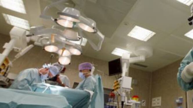 Medici litigano, bimba muore: sospesi solo 7 giorni al mese
