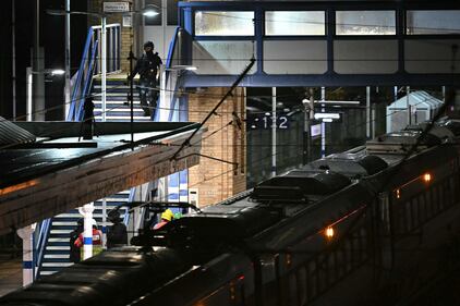 Attacco al coltello nei pressi di Londra: le immagini 7