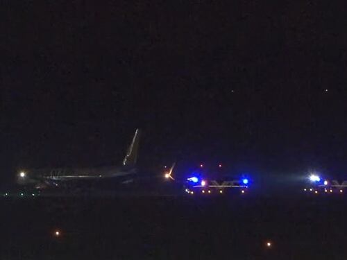 Paura a Malpensa, l'aereo Ryanair atterra in emergenza: ambulanze in pista e panico a bordo