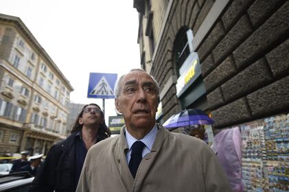 Andreotti, la folla sotto casa 5